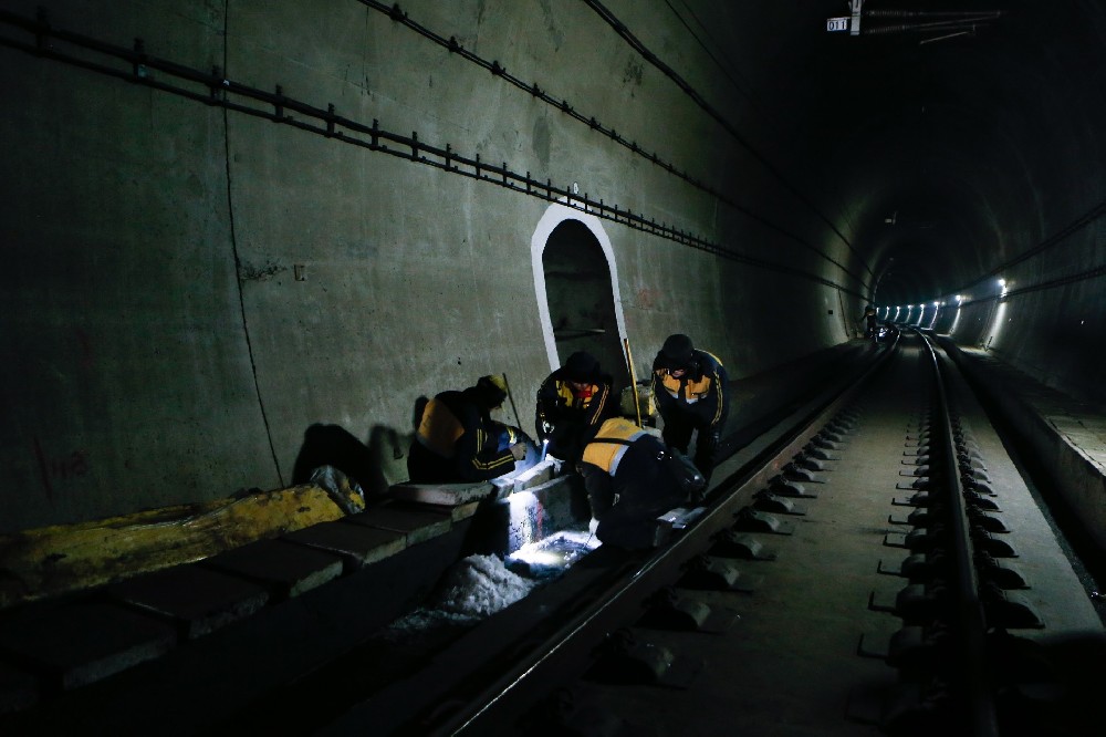 铜陵铁路运营隧道病害现状